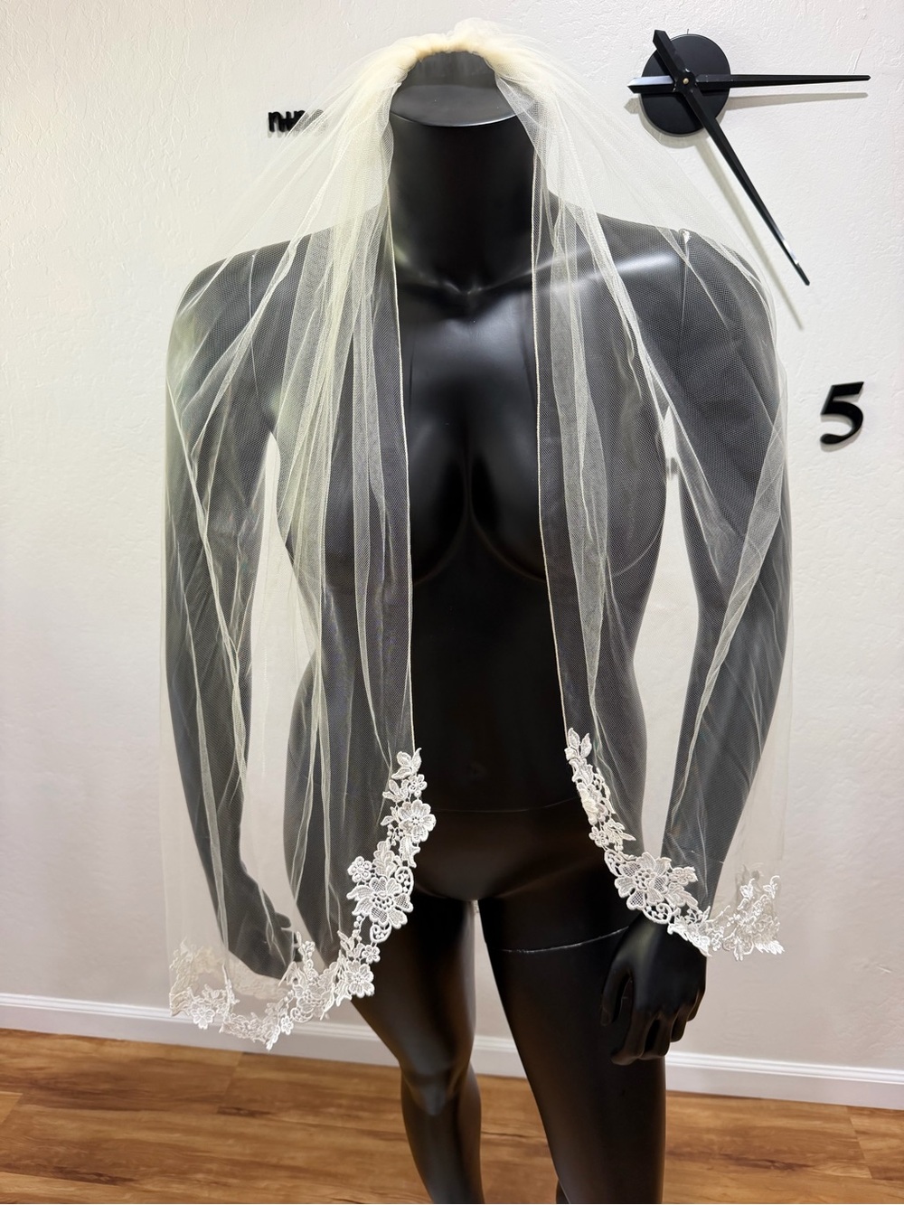 Ivory Bridal Wedding Veil Floral Lace Embroidery Metal Comb